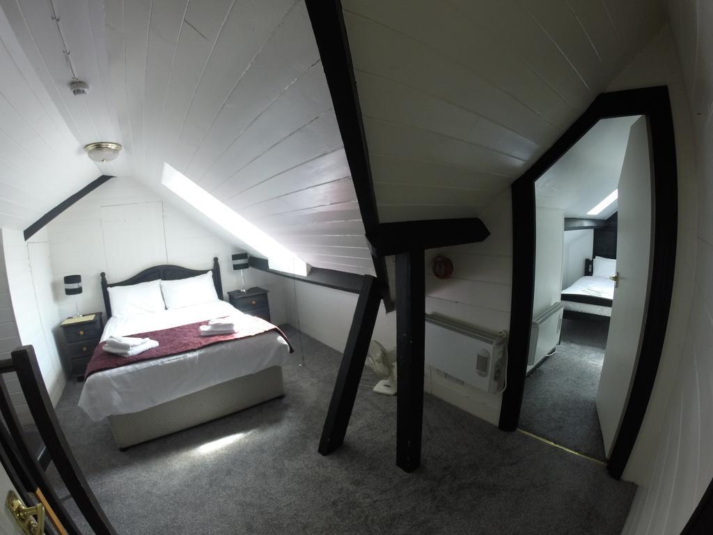 The Bath Hotel Reading Room photo