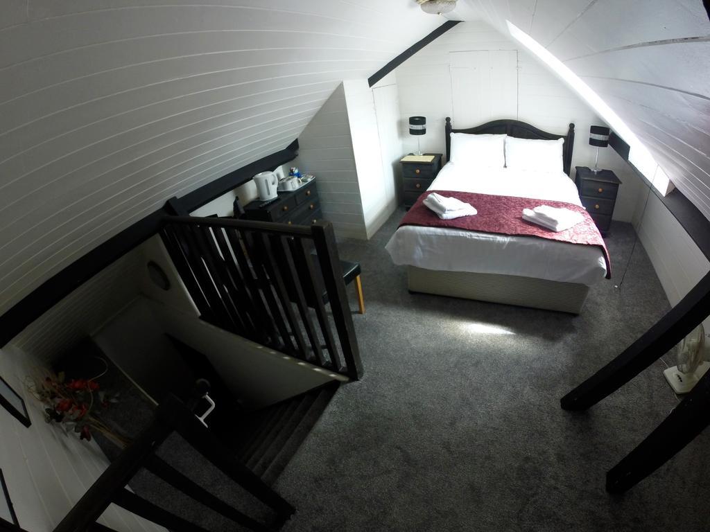 The Bath Hotel Reading Room photo