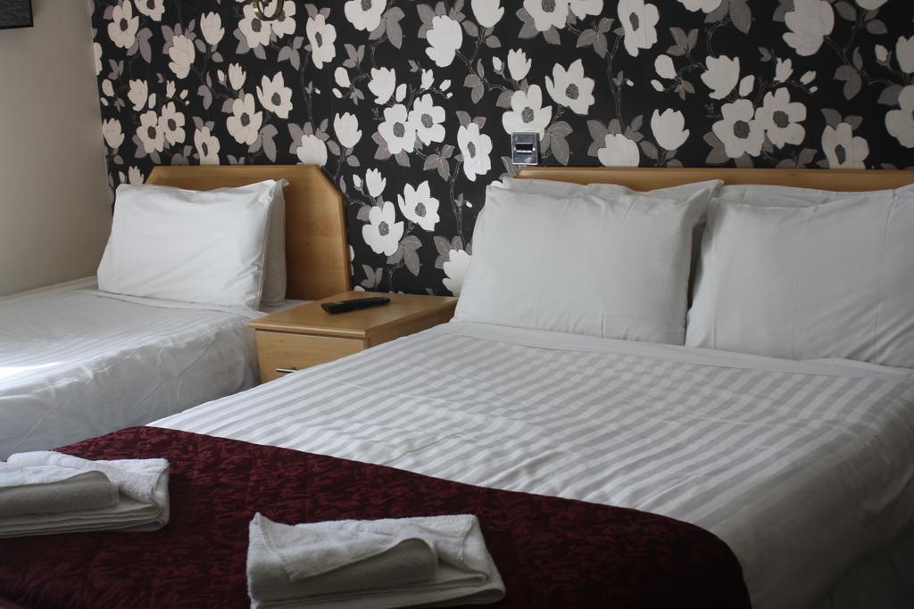 The Bath Hotel Reading Room photo
