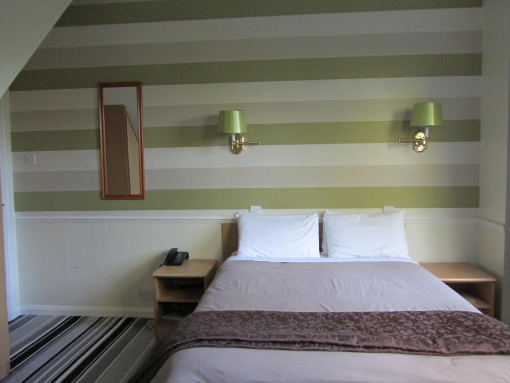 The Bath Hotel Reading Room photo