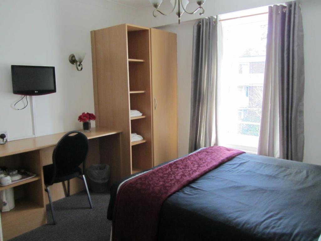 The Bath Hotel Reading Room photo