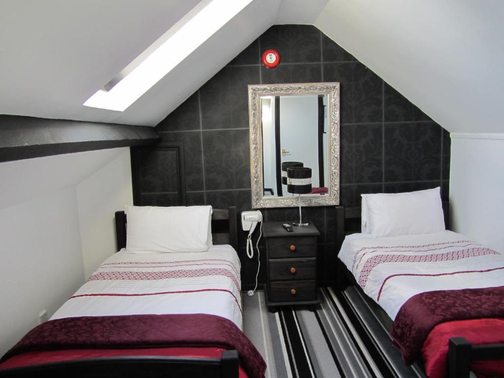 The Bath Hotel Reading Room photo